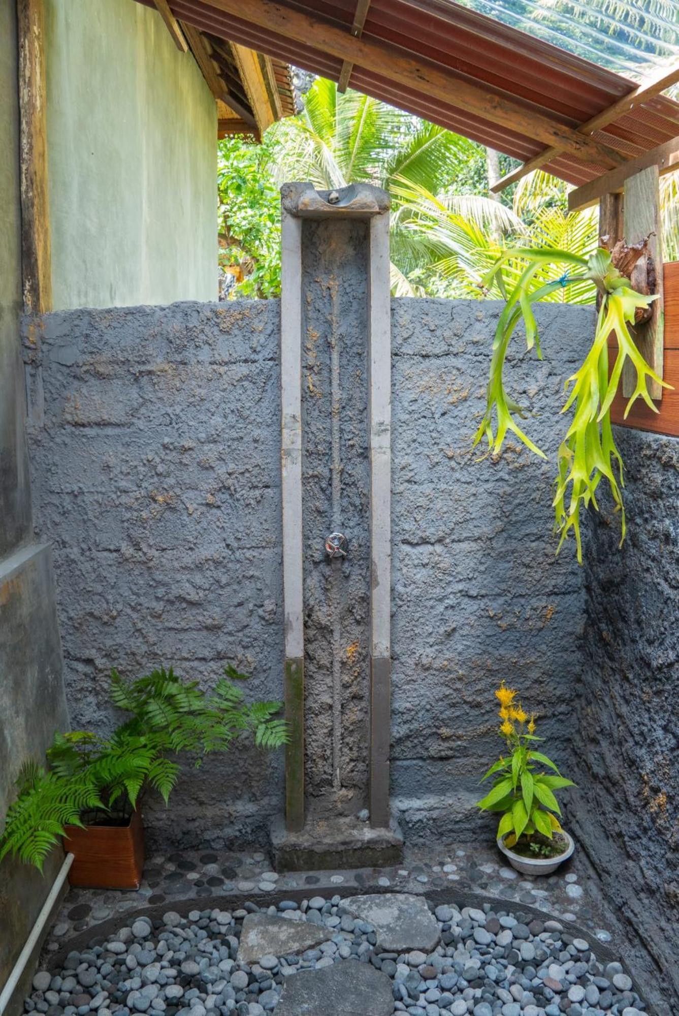 Wikan House Bebandem Luaran gambar