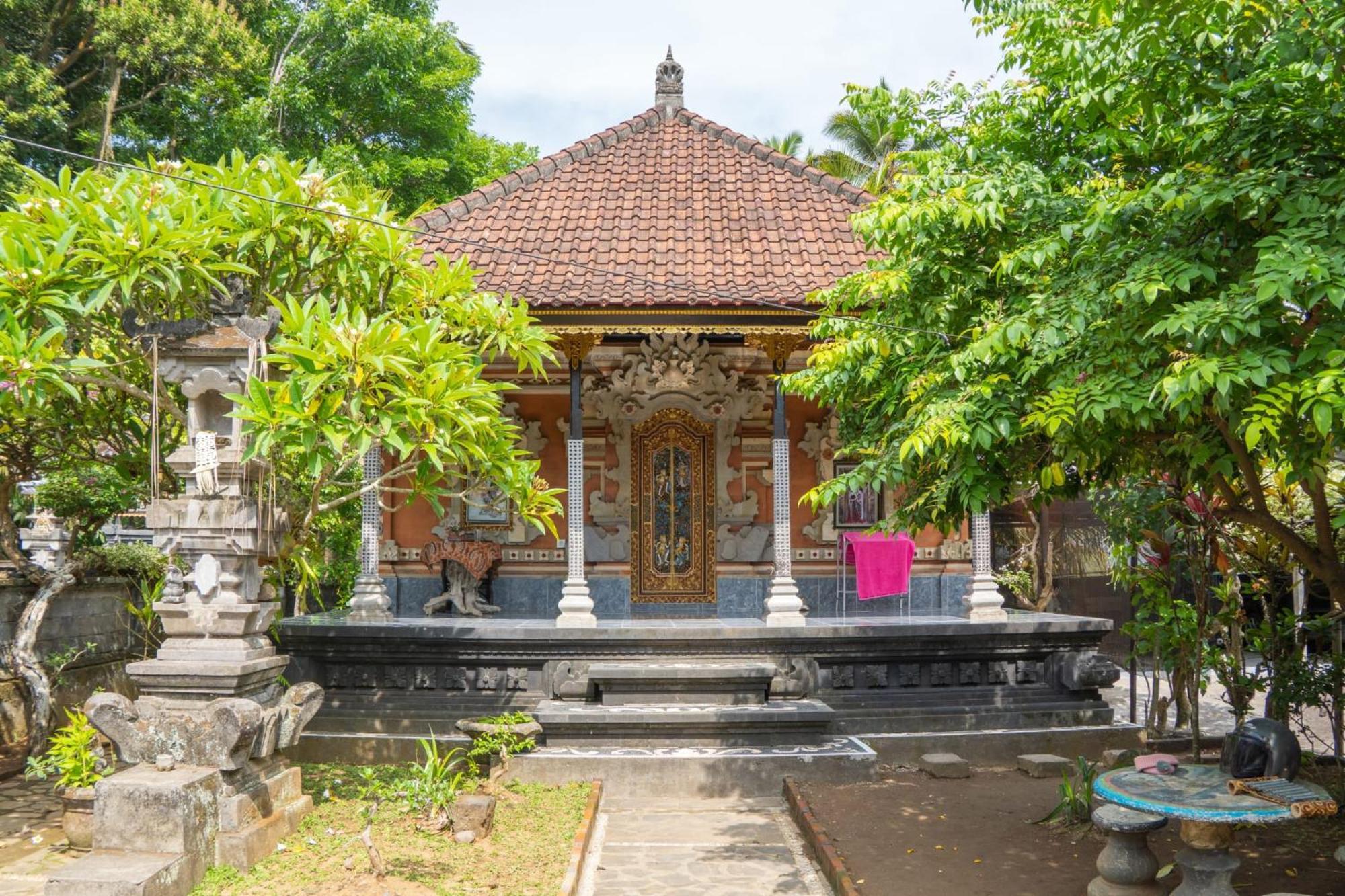 Wikan House Bebandem Luaran gambar